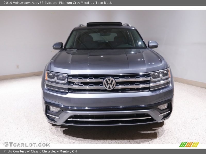 Platinum Gray Metallic / Titan Black 2019 Volkswagen Atlas SE 4Motion