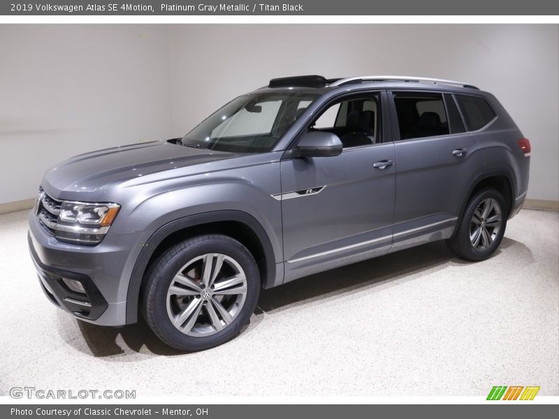 Front 3/4 View of 2019 Atlas SE 4Motion