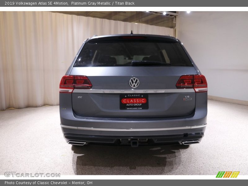 Platinum Gray Metallic / Titan Black 2019 Volkswagen Atlas SE 4Motion