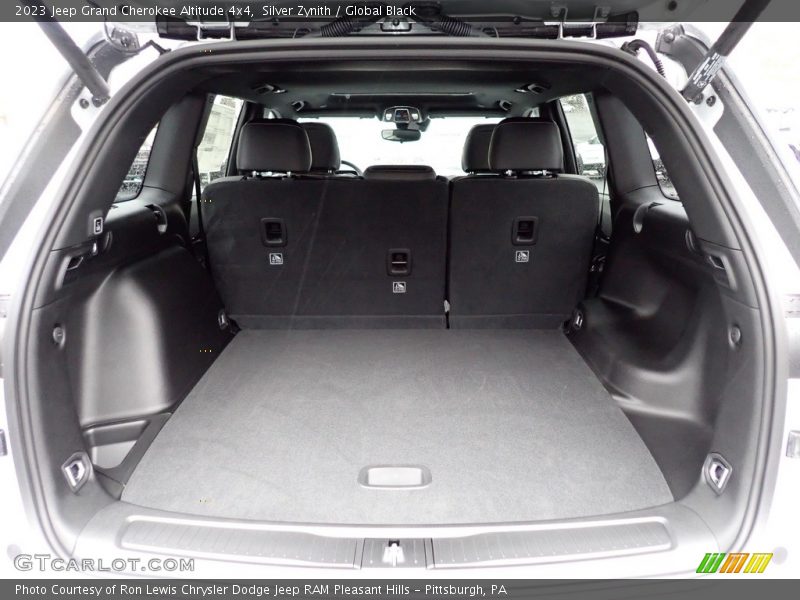  2023 Grand Cherokee Altitude 4x4 Trunk