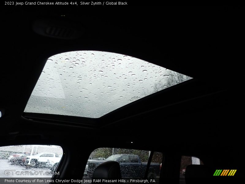 Silver Zynith / Global Black 2023 Jeep Grand Cherokee Altitude 4x4
