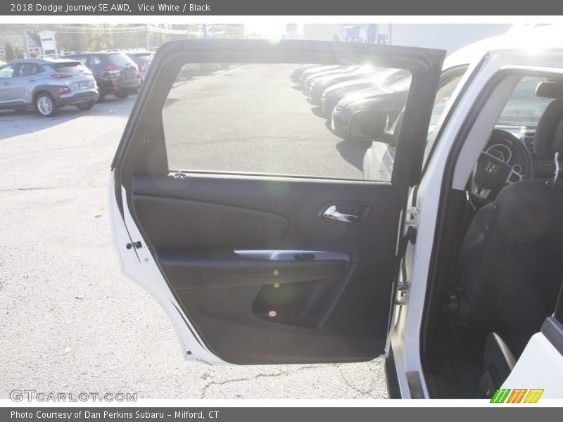 Vice White / Black 2018 Dodge Journey SE AWD