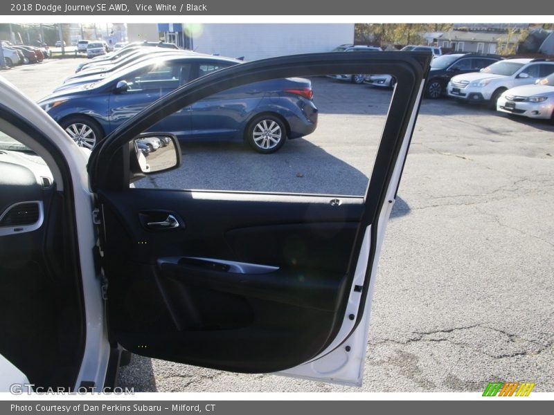 Vice White / Black 2018 Dodge Journey SE AWD