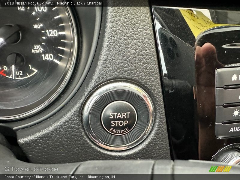 Magnetic Black / Charcoal 2018 Nissan Rogue SV AWD