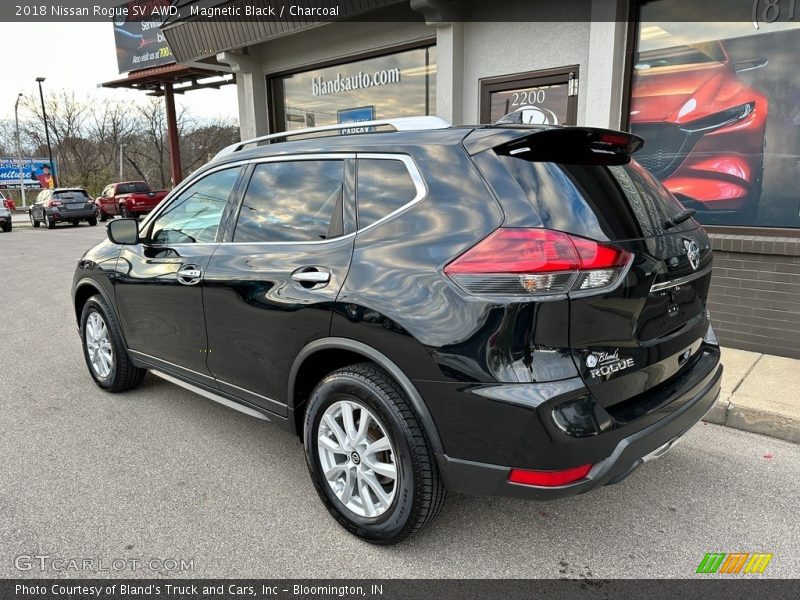 Magnetic Black / Charcoal 2018 Nissan Rogue SV AWD