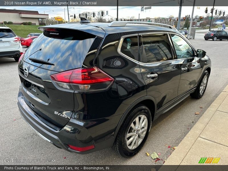 Magnetic Black / Charcoal 2018 Nissan Rogue SV AWD