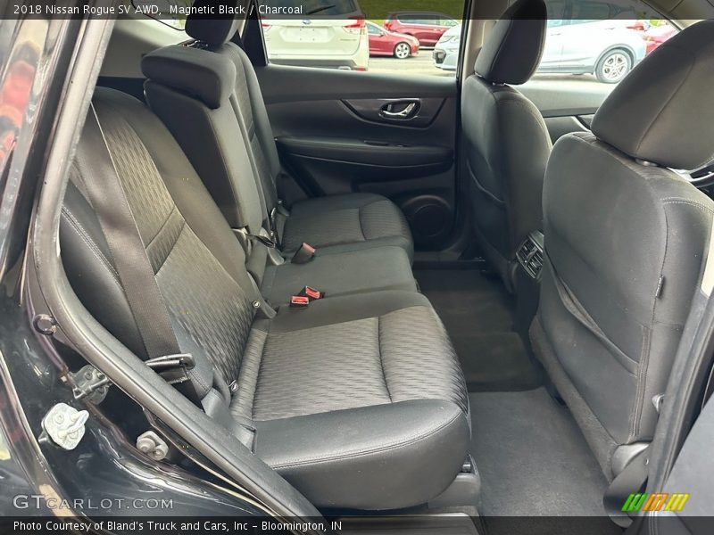 Magnetic Black / Charcoal 2018 Nissan Rogue SV AWD