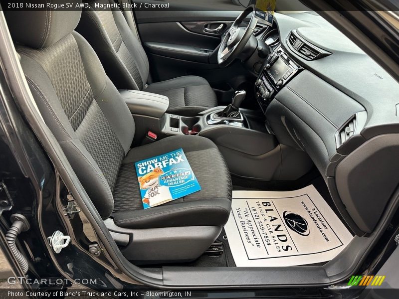 Magnetic Black / Charcoal 2018 Nissan Rogue SV AWD