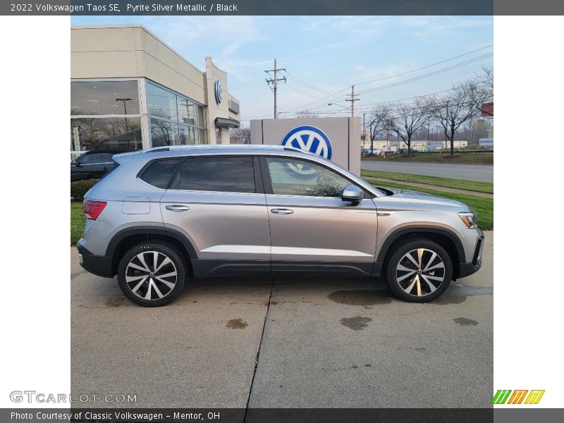 Pyrite Silver Metallic / Black 2022 Volkswagen Taos SE