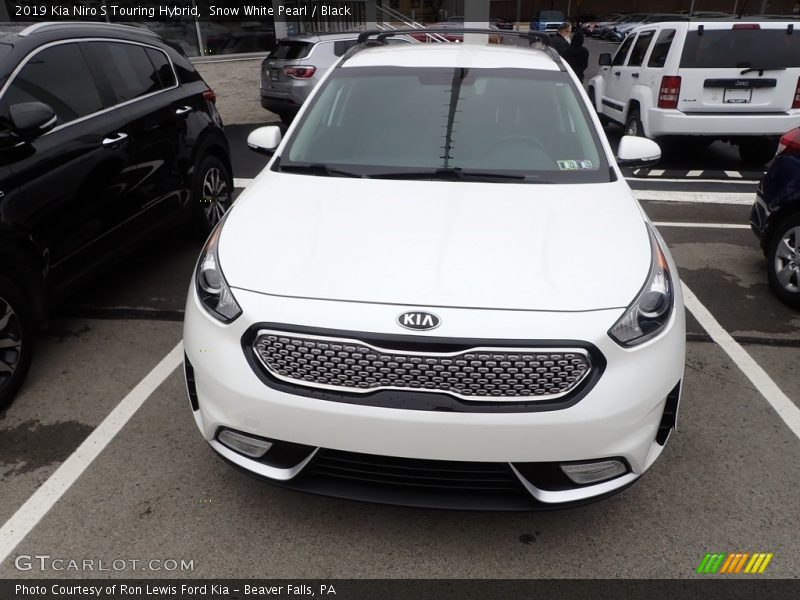 Snow White Pearl / Black 2019 Kia Niro S Touring Hybrid