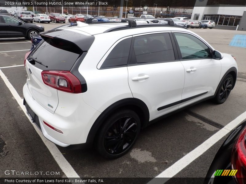 Snow White Pearl / Black 2019 Kia Niro S Touring Hybrid