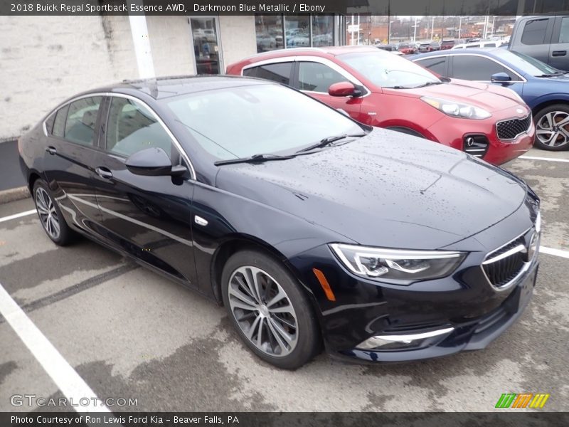 Front 3/4 View of 2018 Regal Sportback Essence AWD