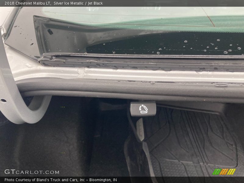 Silver Ice Metallic / Jet Black 2018 Chevrolet Malibu LT