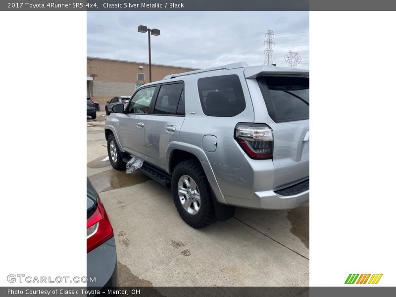 Classic Silver Metallic / Black 2017 Toyota 4Runner SR5 4x4