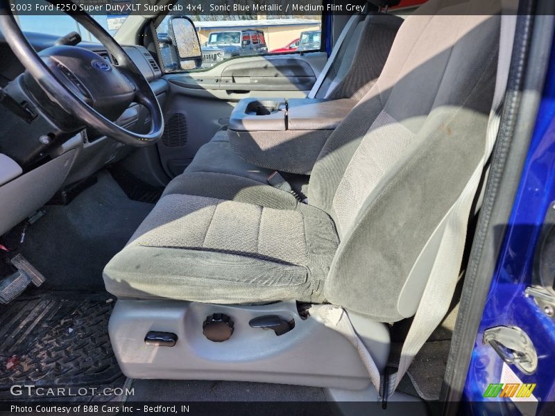 Sonic Blue Metallic / Medium Flint Grey 2003 Ford F250 Super Duty XLT SuperCab 4x4