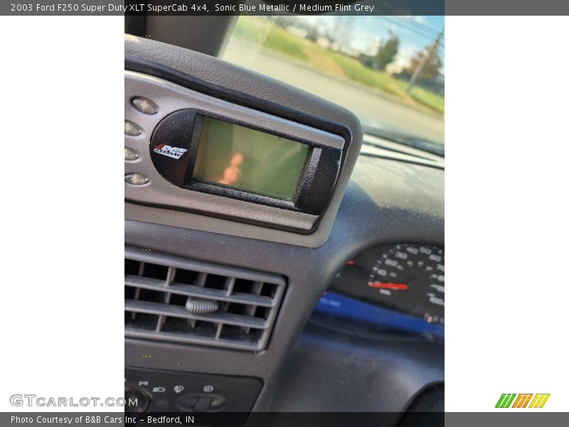 Sonic Blue Metallic / Medium Flint Grey 2003 Ford F250 Super Duty XLT SuperCab 4x4