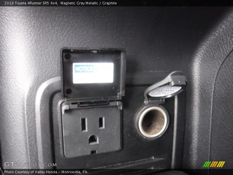 Magnetic Gray Metallic / Graphite 2019 Toyota 4Runner SR5 4x4