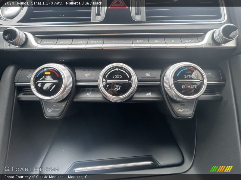 Controls of 2020 Genesis G70 AWD