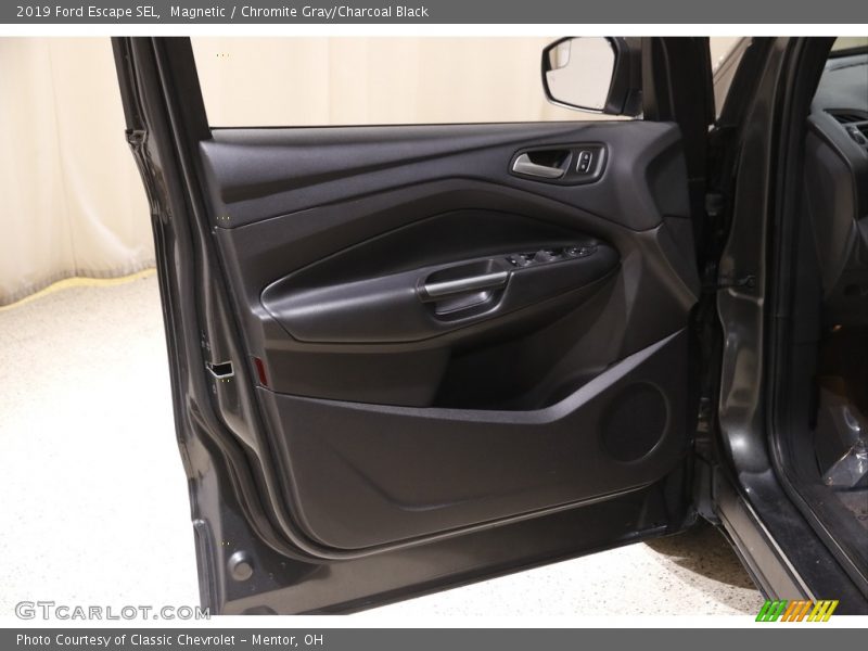 Magnetic / Chromite Gray/Charcoal Black 2019 Ford Escape SEL