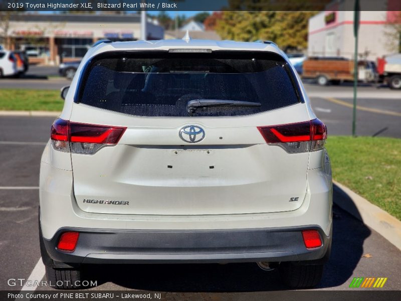 Blizzard Pearl White / Black 2019 Toyota Highlander XLE