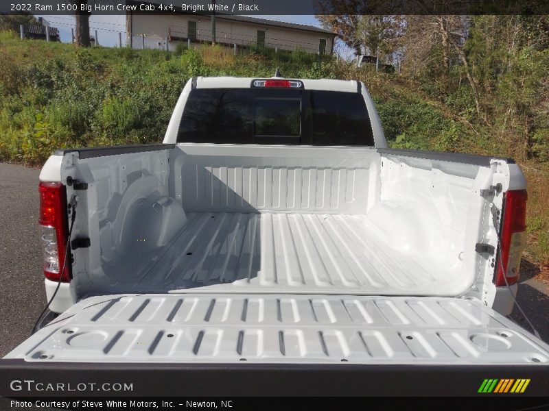 Bright White / Black 2022 Ram 1500 Big Horn Crew Cab 4x4