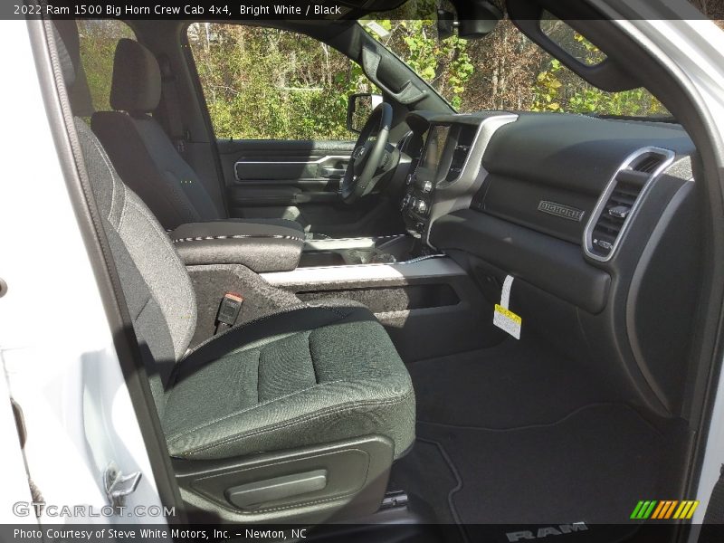 Bright White / Black 2022 Ram 1500 Big Horn Crew Cab 4x4