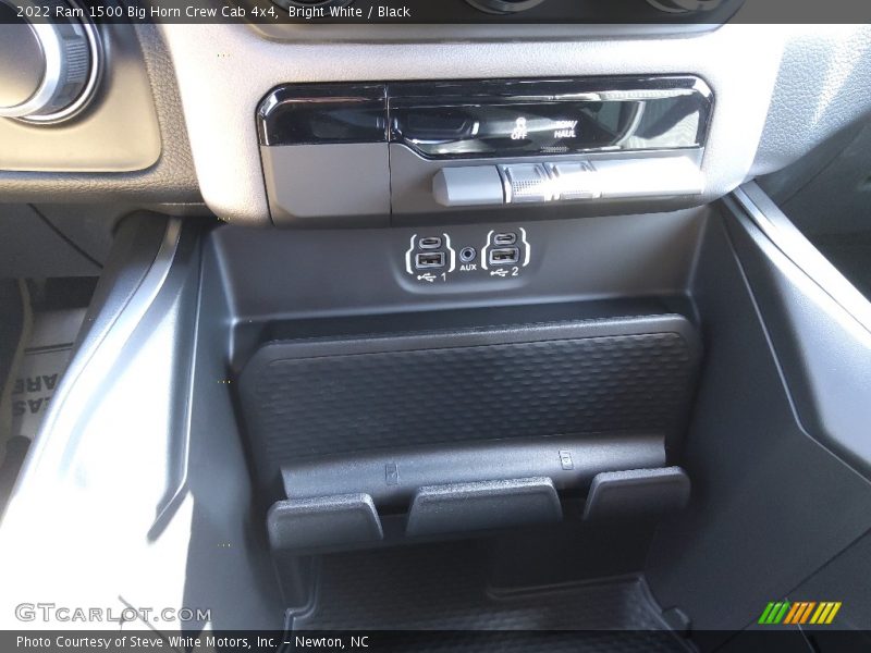 Bright White / Black 2022 Ram 1500 Big Horn Crew Cab 4x4