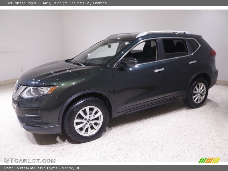 Front 3/4 View of 2020 Rogue SL AWD