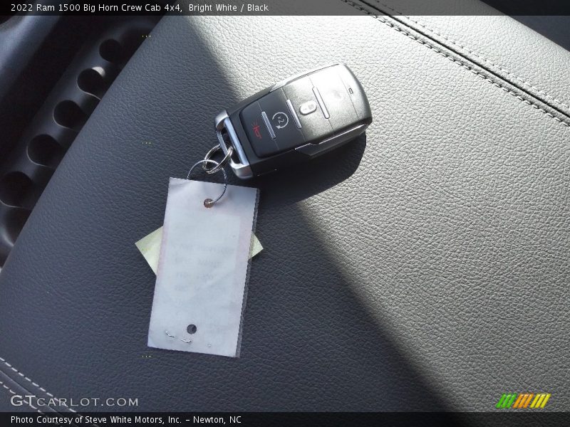 Bright White / Black 2022 Ram 1500 Big Horn Crew Cab 4x4