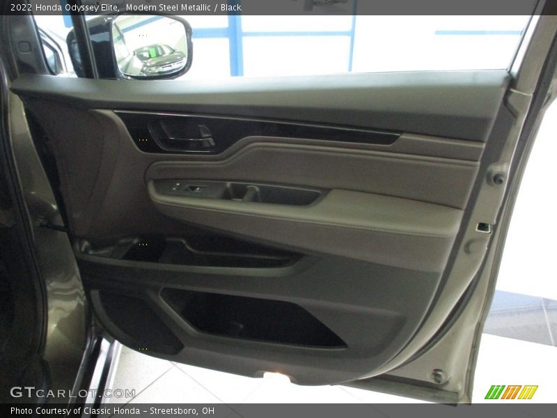 Modern Steel Metallic / Black 2022 Honda Odyssey Elite