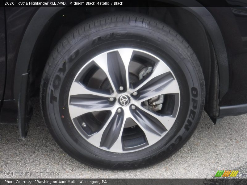 Midnight Black Metallic / Black 2020 Toyota Highlander XLE AWD