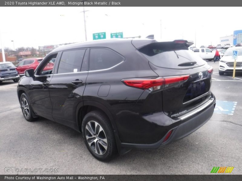 Midnight Black Metallic / Black 2020 Toyota Highlander XLE AWD