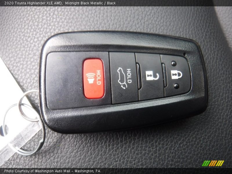 Midnight Black Metallic / Black 2020 Toyota Highlander XLE AWD