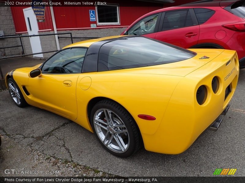 Millenium Yellow / Black 2002 Chevrolet Corvette Coupe