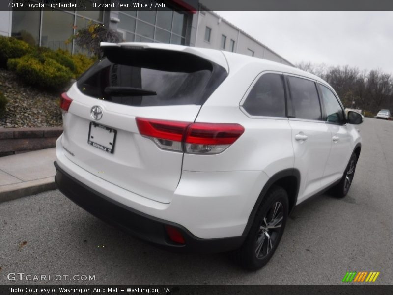 Blizzard Pearl White / Ash 2019 Toyota Highlander LE