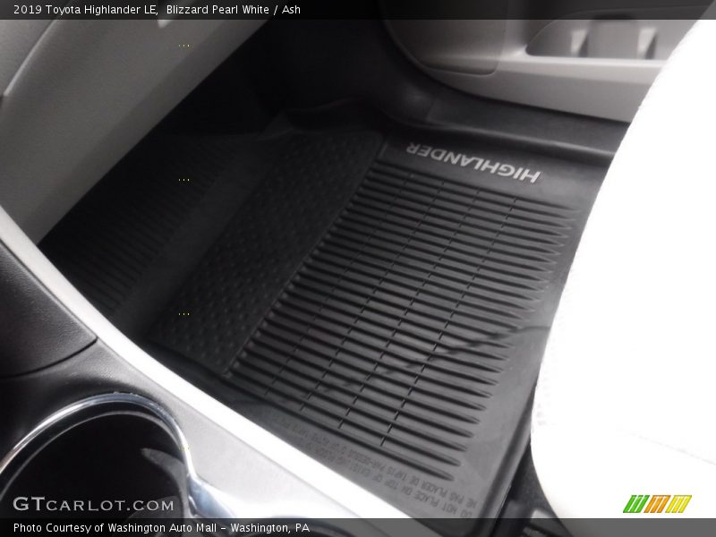 Blizzard Pearl White / Ash 2019 Toyota Highlander LE
