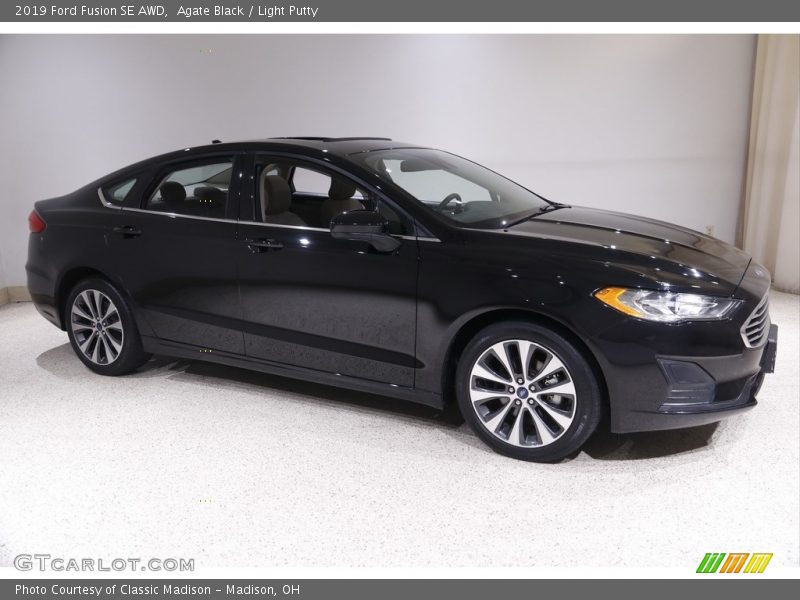  2019 Fusion SE AWD Agate Black