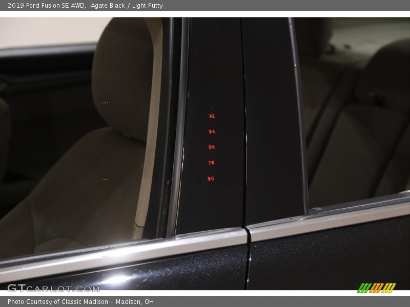 Agate Black / Light Putty 2019 Ford Fusion SE AWD