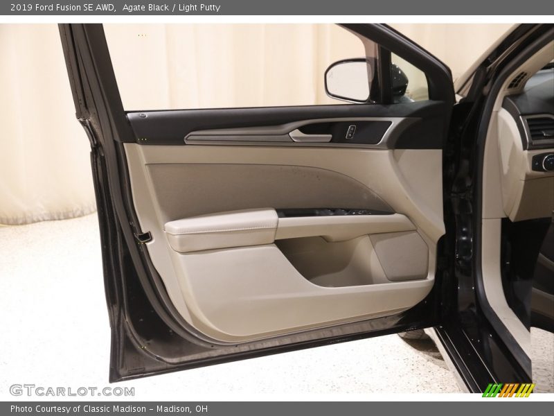 Agate Black / Light Putty 2019 Ford Fusion SE AWD
