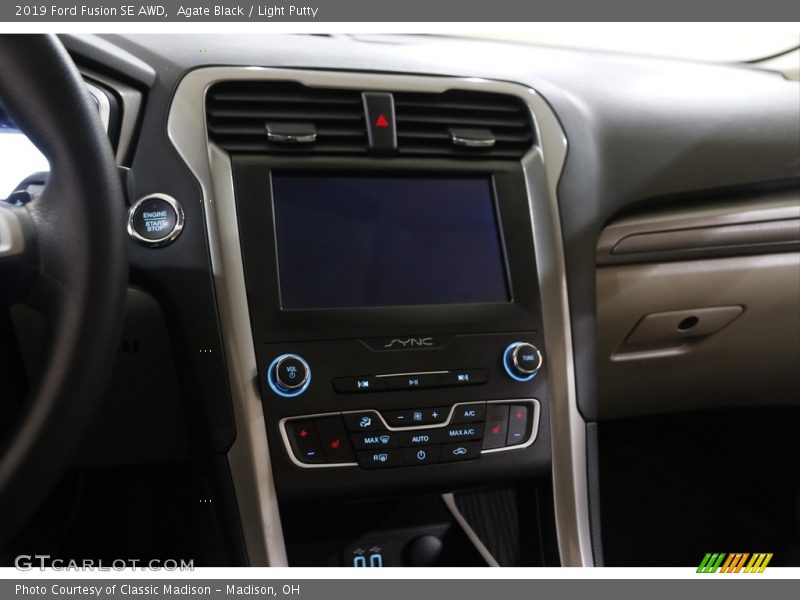 Agate Black / Light Putty 2019 Ford Fusion SE AWD
