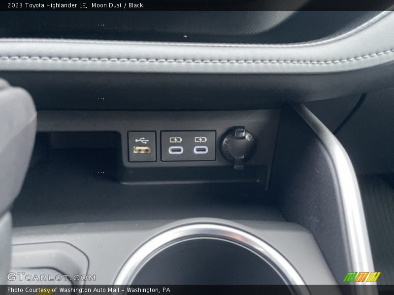 Moon Dust / Black 2023 Toyota Highlander LE