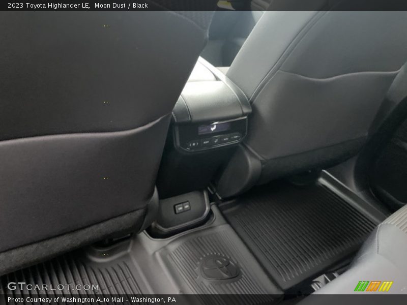 Moon Dust / Black 2023 Toyota Highlander LE