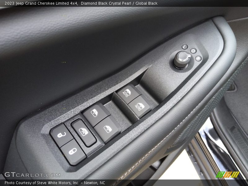 Diamond Black Crystal Pearl / Global Black 2023 Jeep Grand Cherokee Limited 4x4