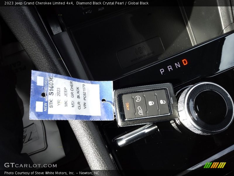 Diamond Black Crystal Pearl / Global Black 2023 Jeep Grand Cherokee Limited 4x4