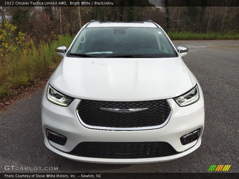 Bright White / Black/Alloy 2022 Chrysler Pacifica Limited AWD