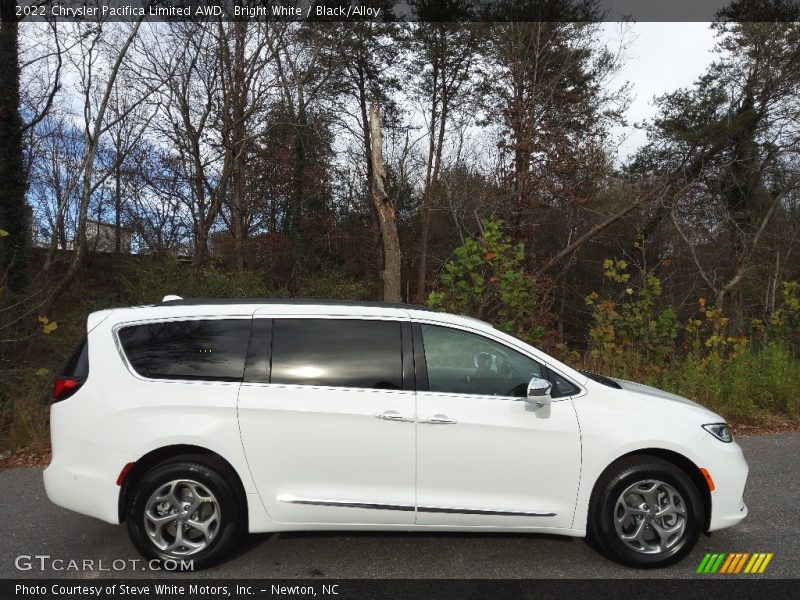Bright White / Black/Alloy 2022 Chrysler Pacifica Limited AWD
