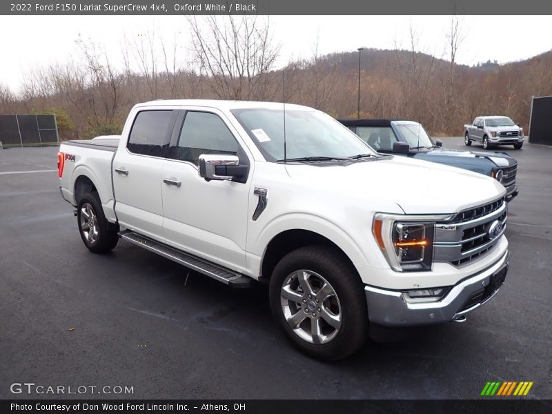 Front 3/4 View of 2022 F150 Lariat SuperCrew 4x4