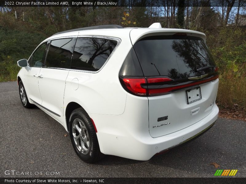 Bright White / Black/Alloy 2022 Chrysler Pacifica Limited AWD