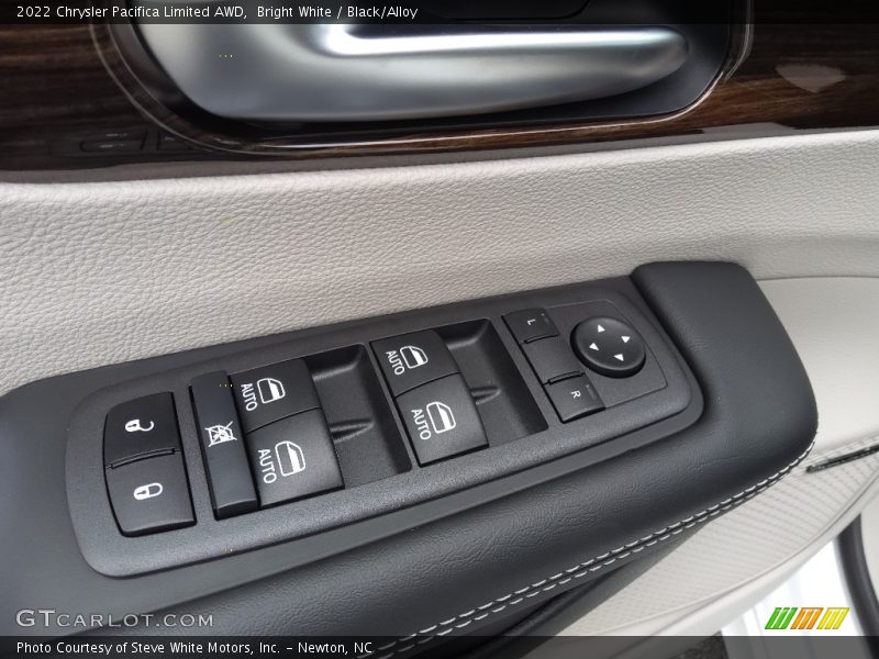 Bright White / Black/Alloy 2022 Chrysler Pacifica Limited AWD