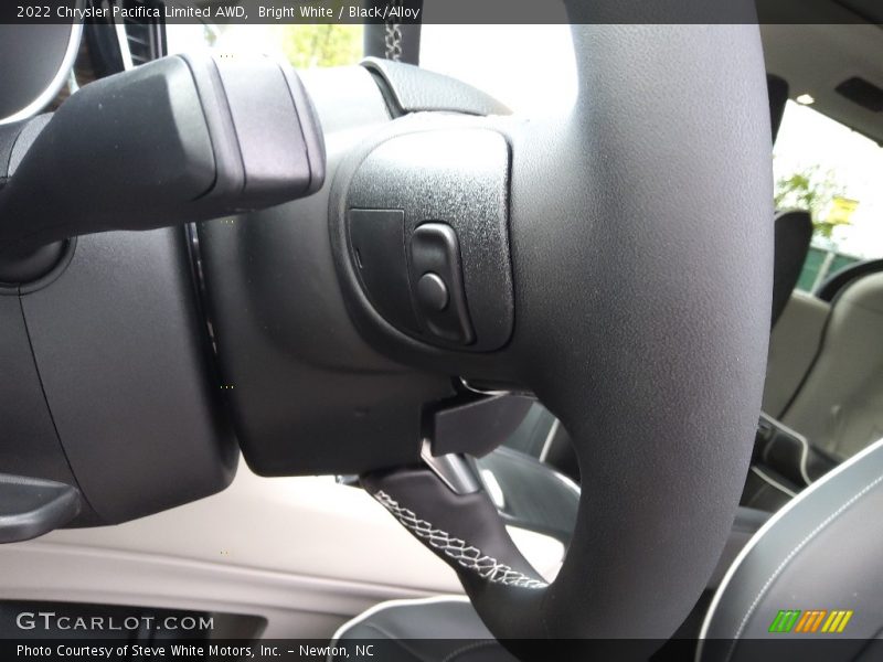 Bright White / Black/Alloy 2022 Chrysler Pacifica Limited AWD